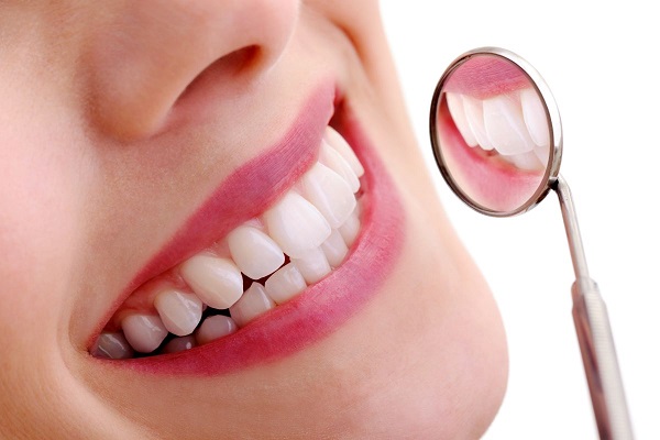Whiten Your Teeth Naturally With These Simple Tips