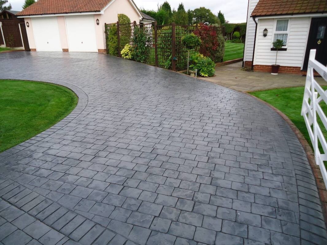5 Types of Driveway Materials to Choose From 