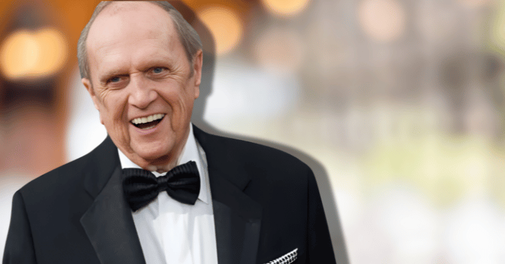 Bob Newhart in character as an innkeeper in the sitcom Newhart